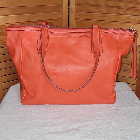 Fossil Tote (Rare Color) - Picture 4 of 11